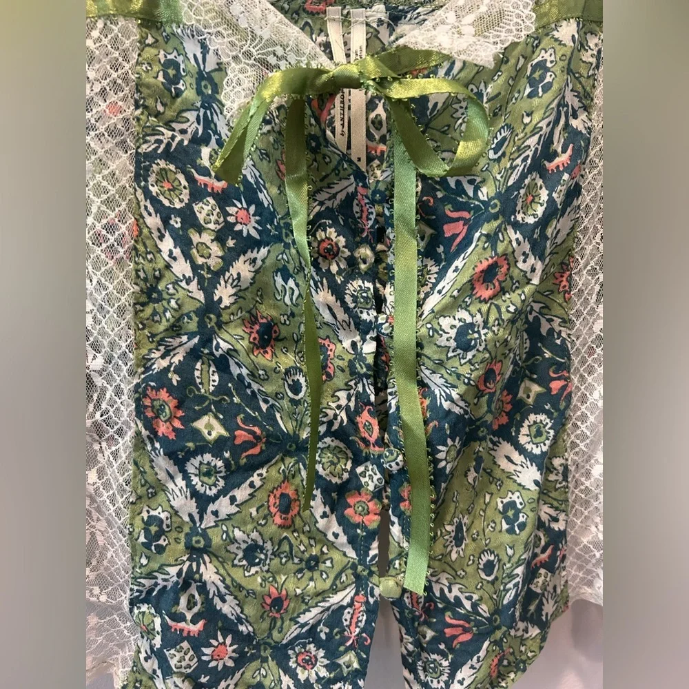Anthropologie Green and Blue Floral Lace Blouse NWOT - Picture 3 of 7